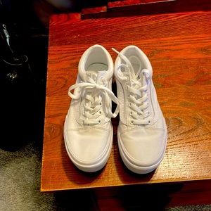 Near pristine Vans platform sneakers 6.5. No stains or creases.